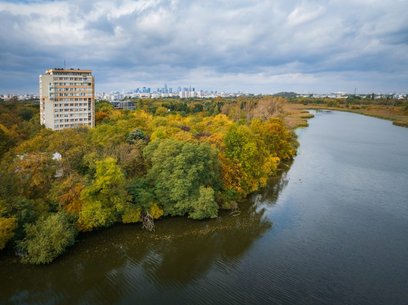 Jednym z celów koncepcji przyjętej dla Łuku Siekierkowskiego jest ochrona Jeziorka Czerniakowskiego