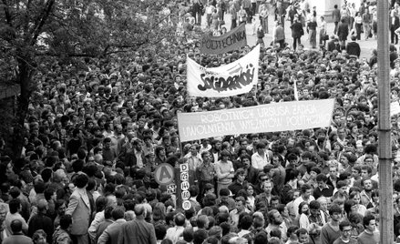 Marsz protestacyjny w sprawie uwolnienia więźniów politycznych, zorganizowany przez NSZZ Solidarność