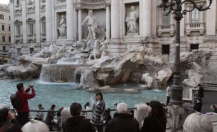 Turyści utopili 1,4 miliona euro w fontannie di Trevi