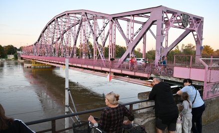 Głogów i okolice walczą z powodzią. Czy wały wytrzymają napór wody?