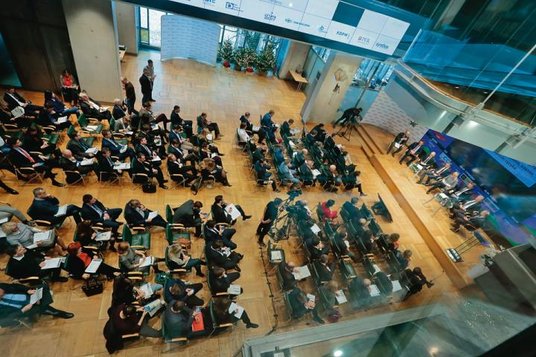 Debaty ekonomistów, przedstawicieli spółek oraz instytucji finansowych przyciągnęły licznych słuchac