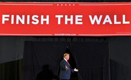 Trump wprowadzi stan wyjątkowy na granicy