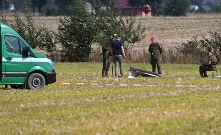 Służby w miejscu upadku rosyjskiego drona w miejscowości Wohyń.
