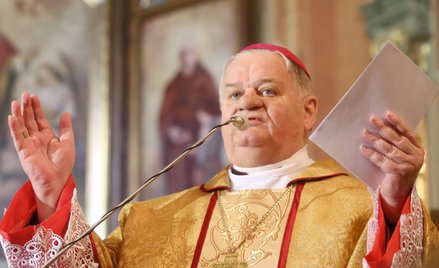 Bp Tadeusz Rakoczy wciąż nie wywiązał się z obowiązku wpłaty darowizny na rzecz ofiar wykorzystywani