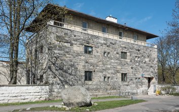 Willa Pniewskiego, to obiekt o bogatej historii, sięgającej XVIII wieku