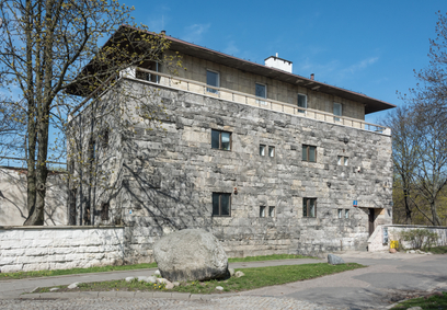 Willa Pniewskiego, to obiekt o bogatej historii, sięgającej XVIII wieku