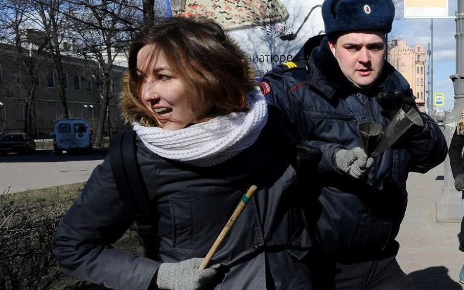 Protesty przeciwników spotkania w Petersburgu