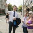 Burmistrz Wilna Remigijus Šimašius oprowadza turystów po mieście