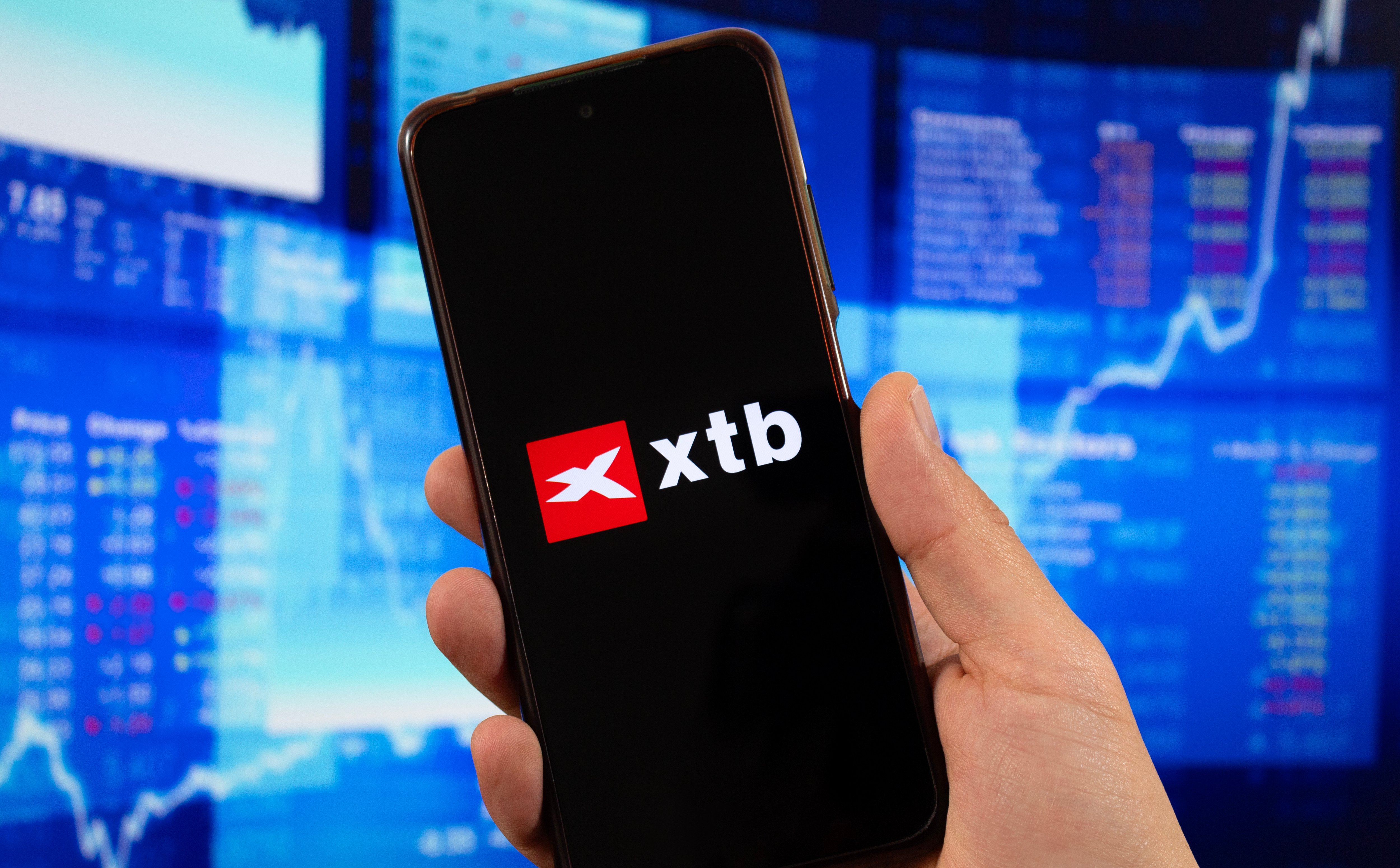 XTB sięga po sprawdzone metody. "Darmowa akcja" w obszarze MENA