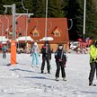 Narciarze na stoku w Weremieniu w Bieszczadach