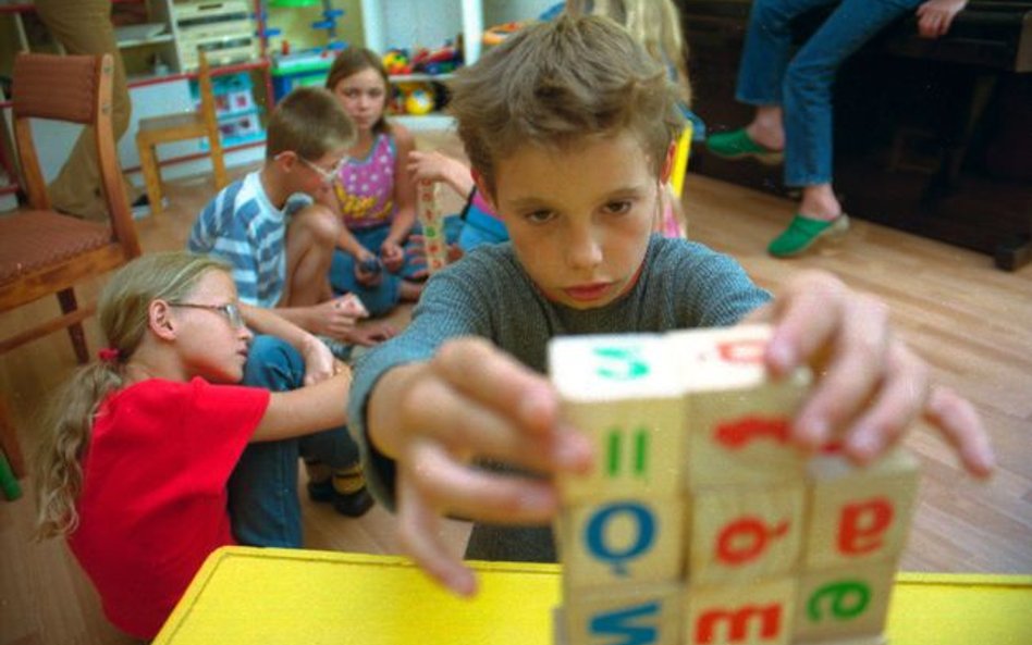 Dlaczego dzieci z domu dziecka nie są objęte 500+ - ministerstwo rodziny wyjaśnia