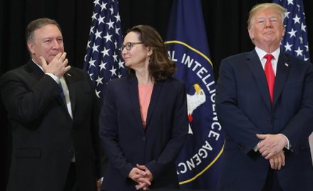 Mike Pompeo, Gina Haspel (szefowa CIA) i prezydent Donald Trump