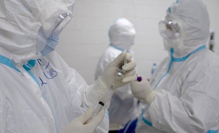 Lekarze i pielęgniarki mają sami płacić za testy na koronawirusa