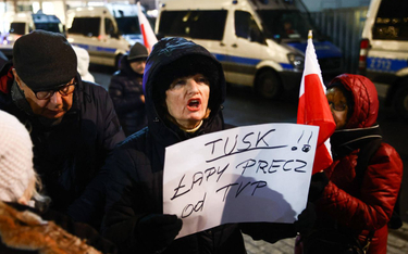 Protesty przed siedzibą TVP
