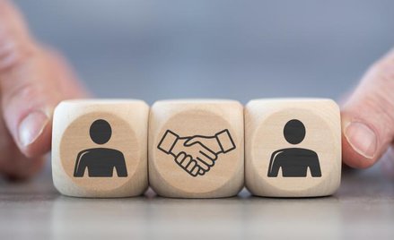 Kiedy w umowie z kontrahentem jest dopuszczalne zawarcie zakazu zatrudniania pracowników danego podm