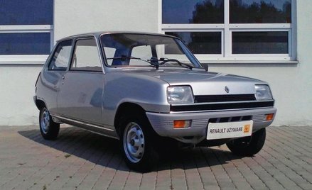 Renault 5 rocznik 1981 można już zarejestrować jako zabytek. Siła prostoty! Samochód ma idealny stan