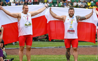 Wojciech Nowicki (z lewej) od lat jest w rzucie młotem polską polisą na medale