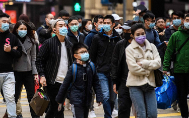 Mieszkańcy Hongkongu po ogłoszeniu informacji o pojawieniu się wirusa w tym regionie ChRL