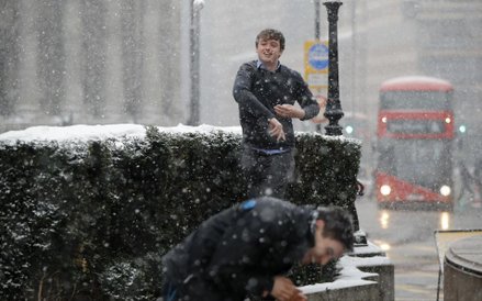 Mocne opady śniegu w Londynie
