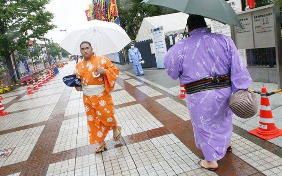 Kryzys i mocny jen uderzają w Japonię