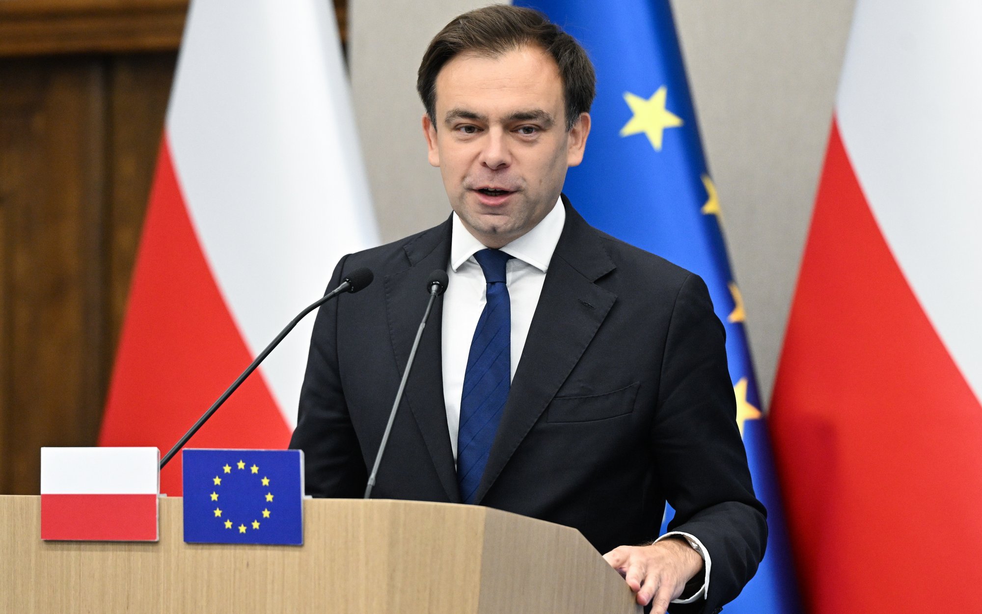 Minister finansów: Nie ma w tej chwili planów cięcia wydatków socjalnych