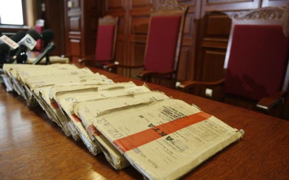Sądowy urzędnik dostanie więcej niż sędzia