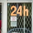 Przeliczając na liczbę mieszkańców, jeden punkt sprzedaży alkoholu przypada w Polsce na 303 osoby.
