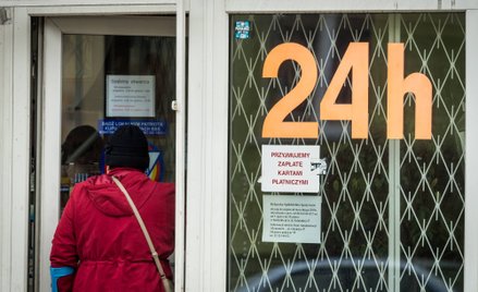 Przeliczając na liczbę mieszkańców, jeden punkt sprzedaży alkoholu przypada w Polsce na 303 osoby.