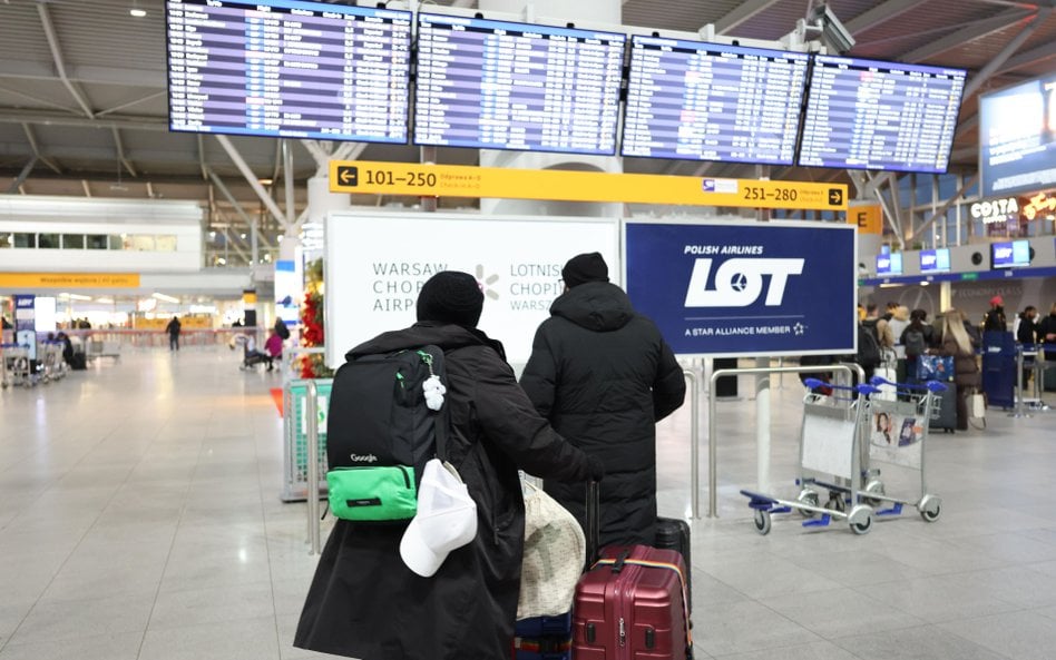 Ukrainiec siedział przez wiele godzin na Okęciu ze sprzętem zagłuszającym