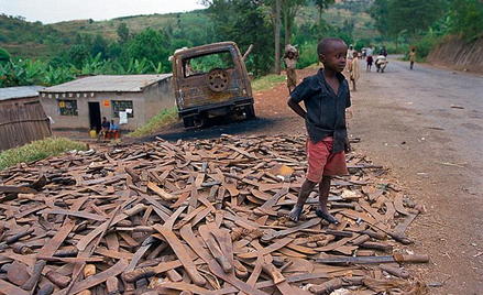 Droga w Rwandzie przy granicy z Tanzanią, którą uciekali w 1994 r. sprawcy masakry na plemieniu Tuts