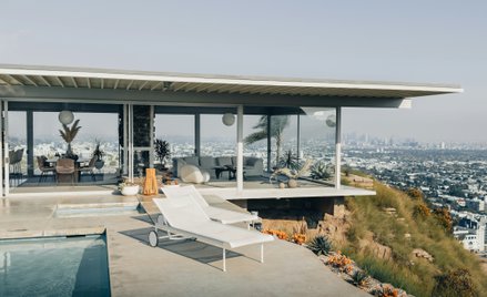 Z okien Stahl House rozciąga się widok na Los Angeles.