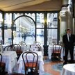 Opustoszała restauracja w Mediolanie