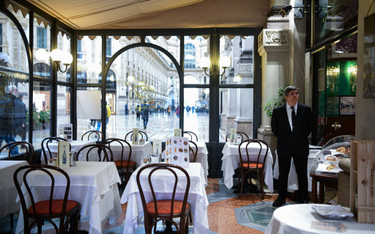 Opustoszała restauracja w Mediolanie