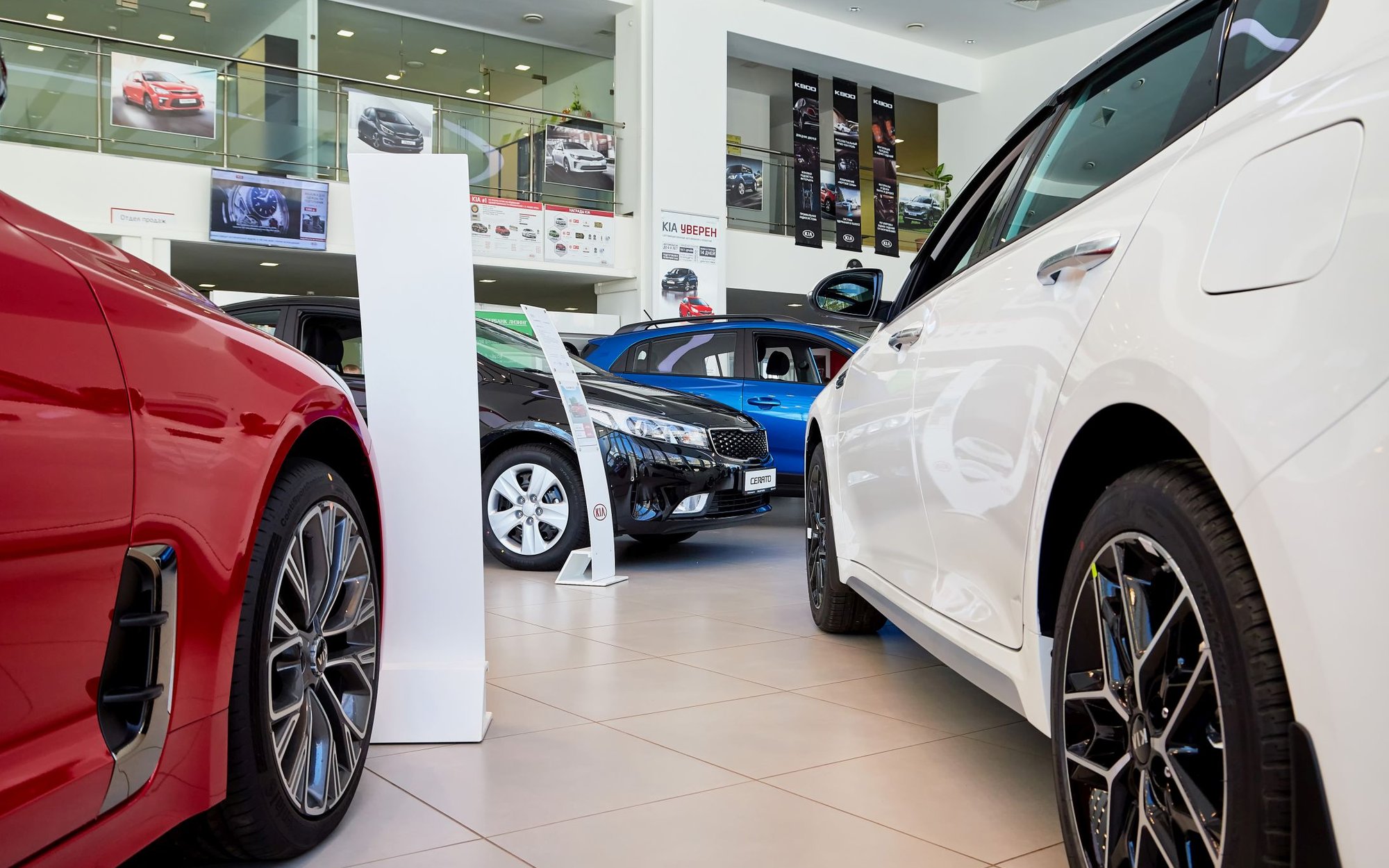 Rosyjscy dilerzy samochodowi bankrutują. Masowe zamknięcia salonów