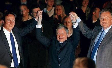 Liderzy (od lewej): brytyjskiej Partii Konserwatywnej David Cameron, PiS Jarosław Kaczyński oraz cze
