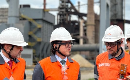 Szef MAP Wojciech Balczun (w środku) oraz wiceminister MAP Grzegorz Wrona (pierwszy od lewej) z wizy