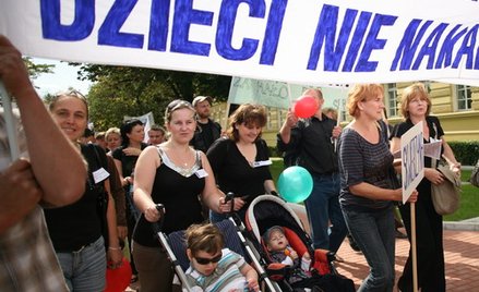 Rodzice niepełnosprawnych protestowali przed kancelarią premiera
