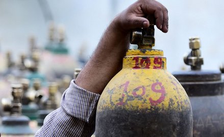 Koronawirus. Znów rekord zakażeń w Indiach. "SOS - brakuje nam tlenu"