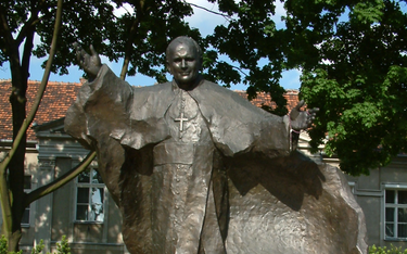 Poznań: Zbezczeszczono pomnik Jana Pawła II