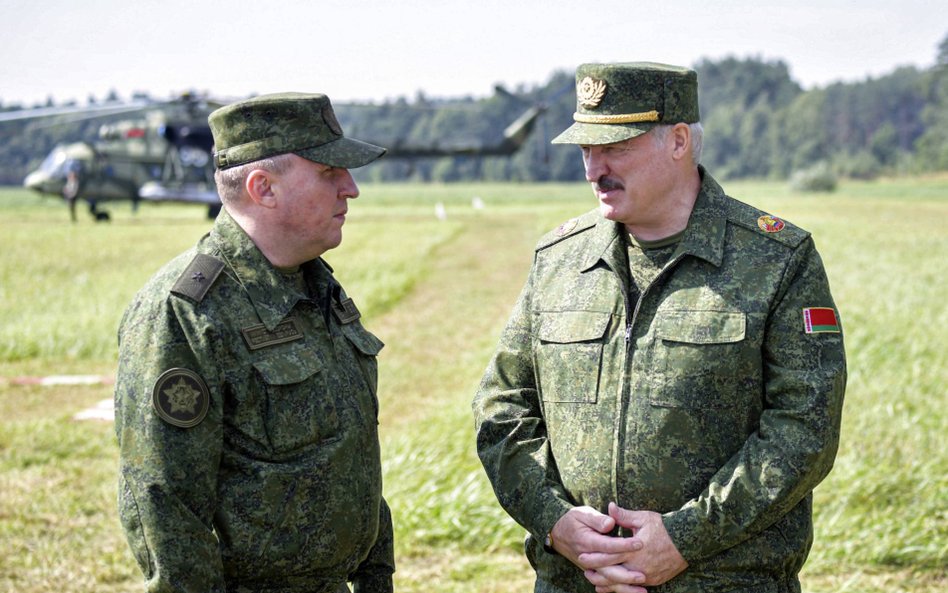 Białoruski minister obrony, Wiktor Chrenin i Aleksandr Łukaszenko