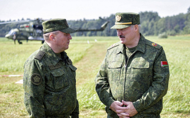Białoruski minister obrony, Wiktor Chrenin i Aleksandr Łukaszenko