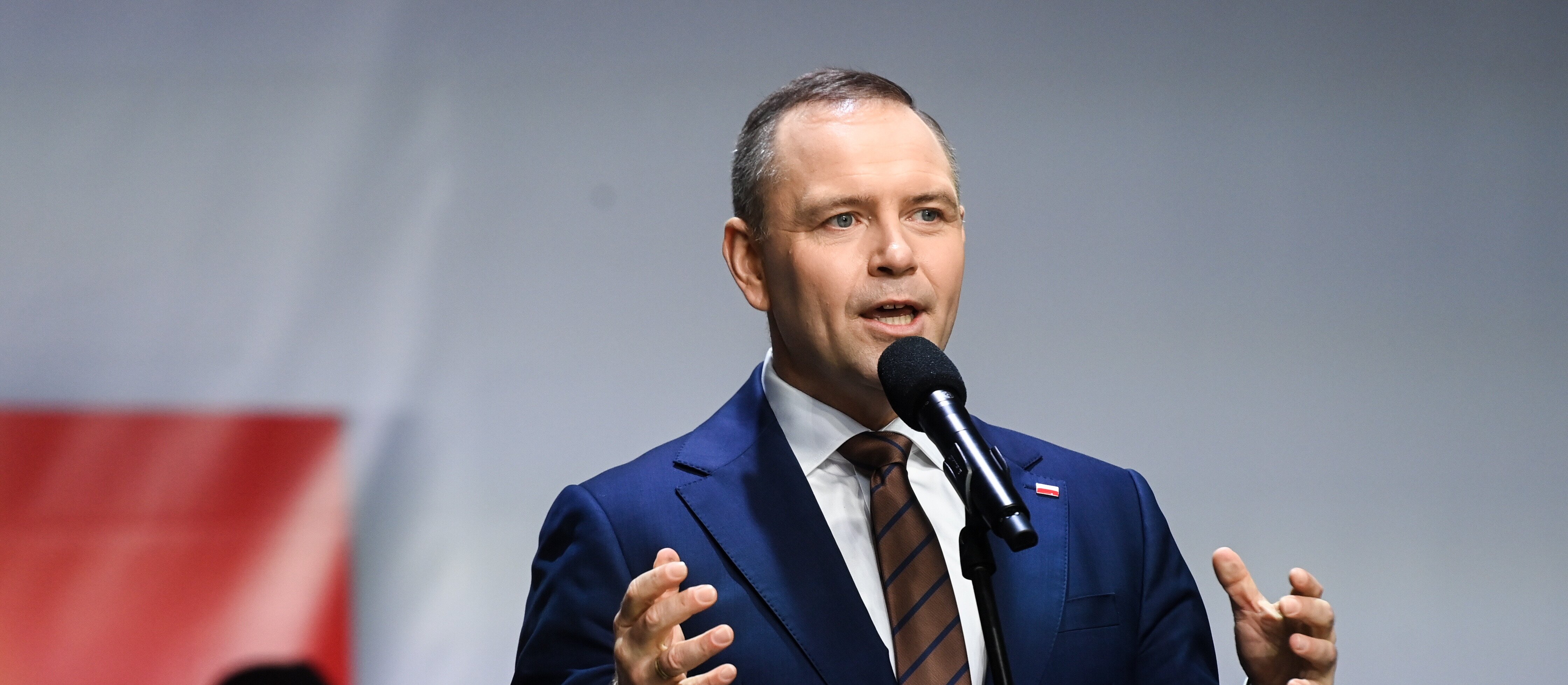 Wiceszef MSWiA o 800+ dla cudzoziemców: Weto prezydenta? Chaos, straty i wydatki