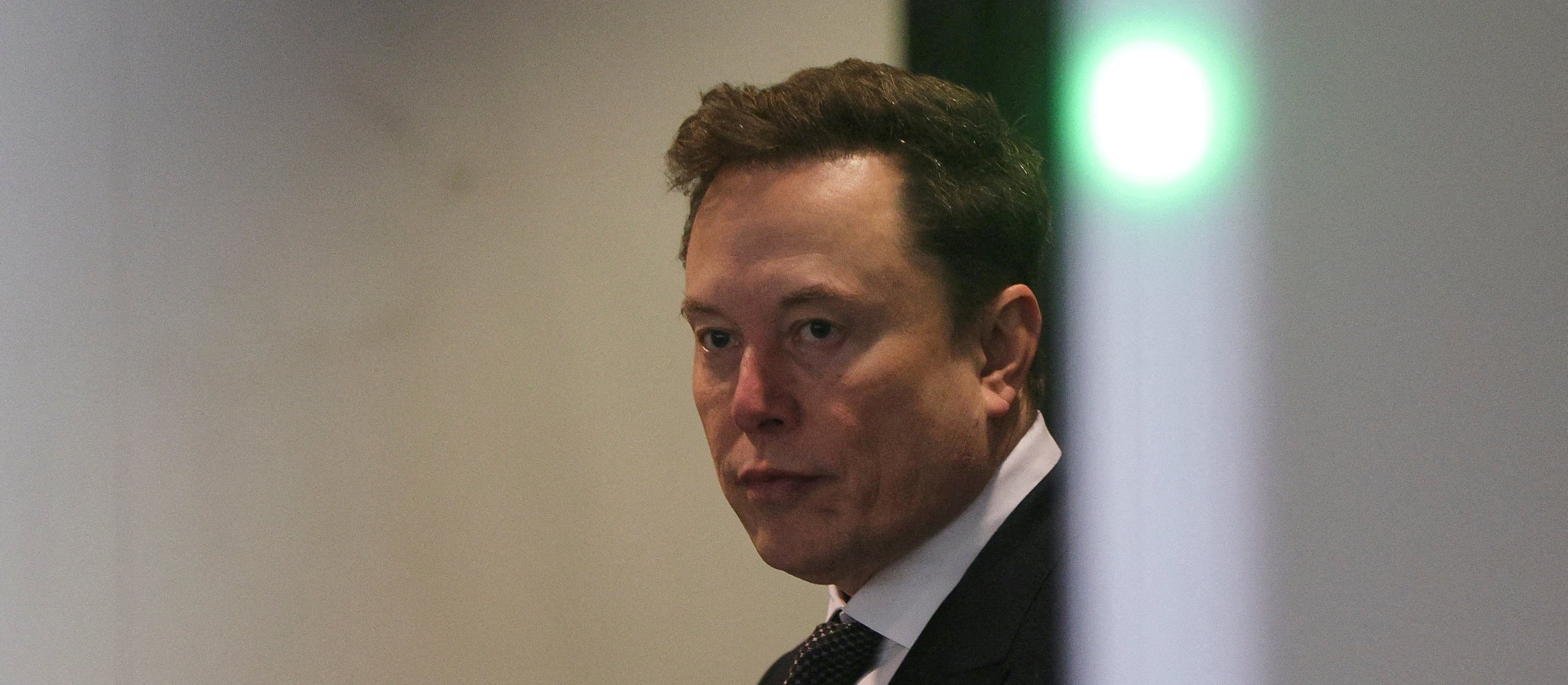 Elon Musk wściekł się na nowy film Nolana. Zapowiada własną wersję „wierną historycznie”