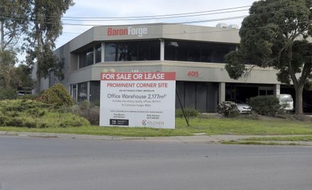 Spółki na potęgę wyprzedają nieruchomości by ratować bilanse