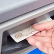 Nawet 10 lat więzienia może grozić kobiecie, która wypłacała pieniądze z konta zmarłego partnera