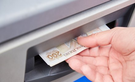 Nawet 10 lat więzienia może grozić kobiecie, która wypłacała pieniądze z konta zmarłego partnera