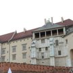 "Zakaz kupczenia wiarą". Policja szuka autora tabliczki na Wawelu