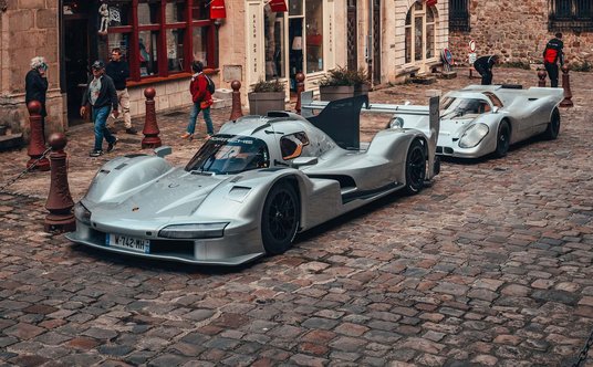 Porsche 963 RSP i w tle Porsche 917