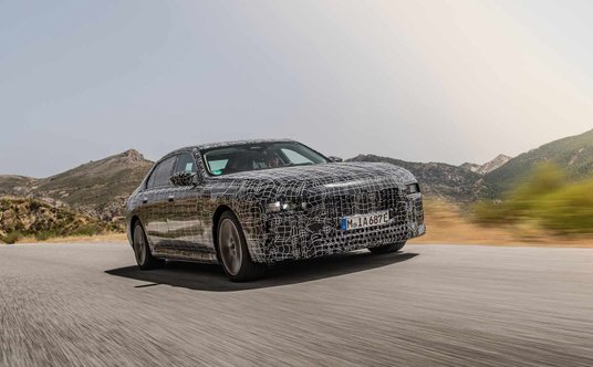 Zamaskowany prototyp BMW i7