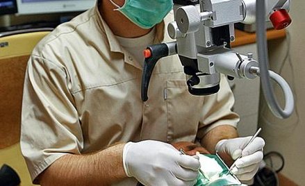 Wielu warszawiaków unika dentysty, bo boi się bólu